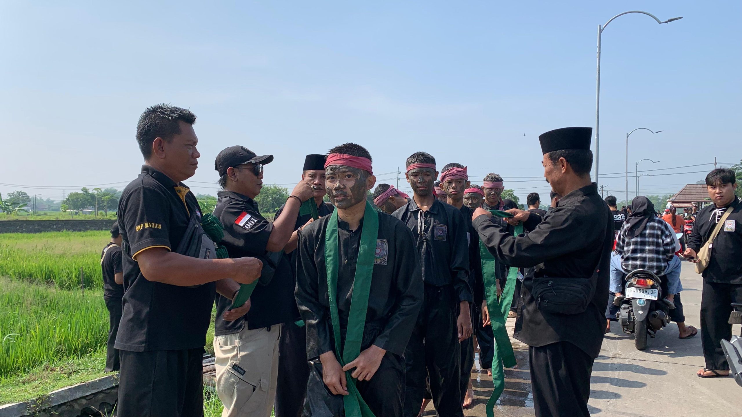 SEMANGAT: siswa SH Terate, Ranting Taman, DKP Pusat Madiun mengikuti pendadaran dari sabuk jambon ke sabuk hijau.